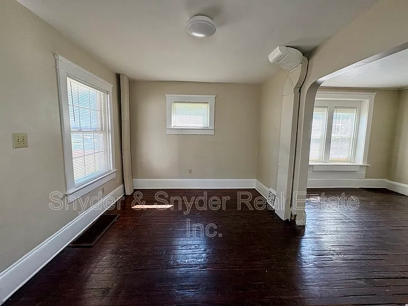 4 bed, 1.0 bath, 1168 sqft, $975 — Photo 3