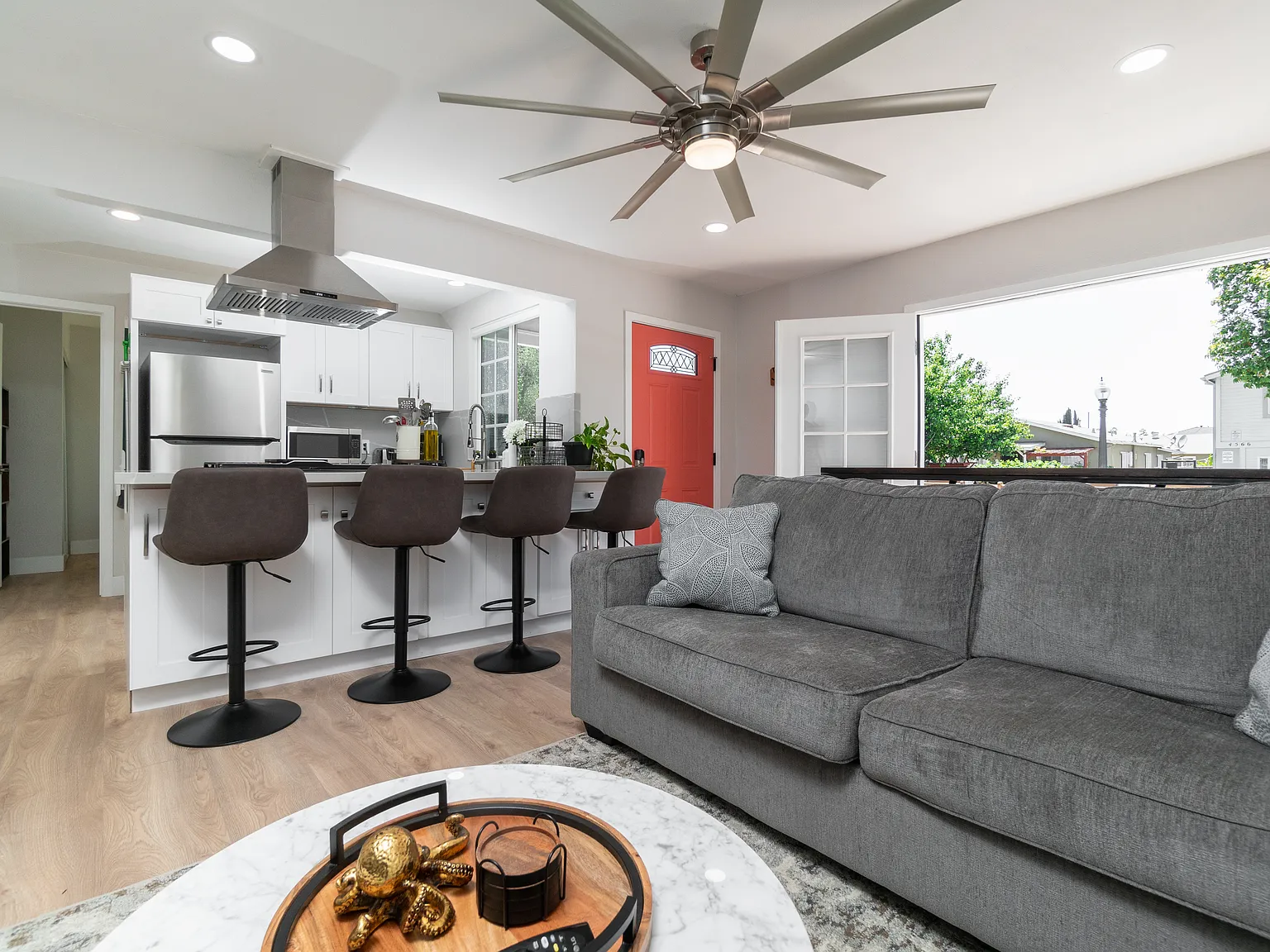 3 bed, 1232 sqft, $4,495 — Photo 3