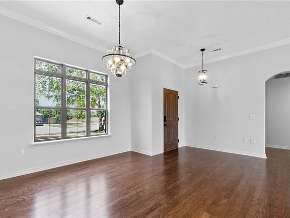5th image of 3001 Pine Valley Dr SW