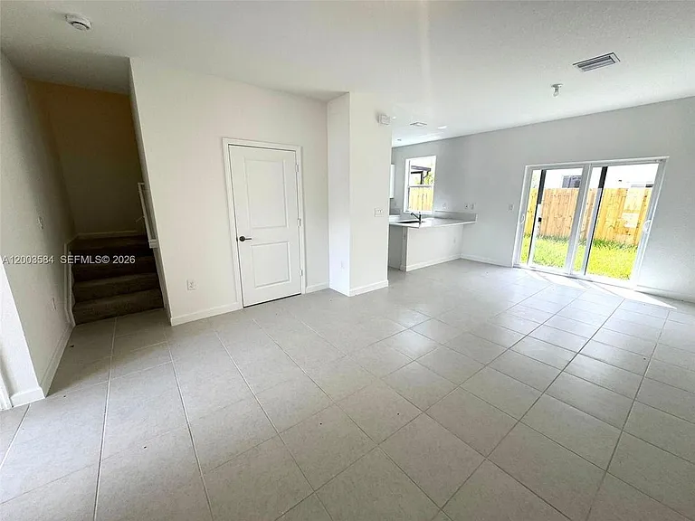 2877 SE 24th Ct — Photo 3