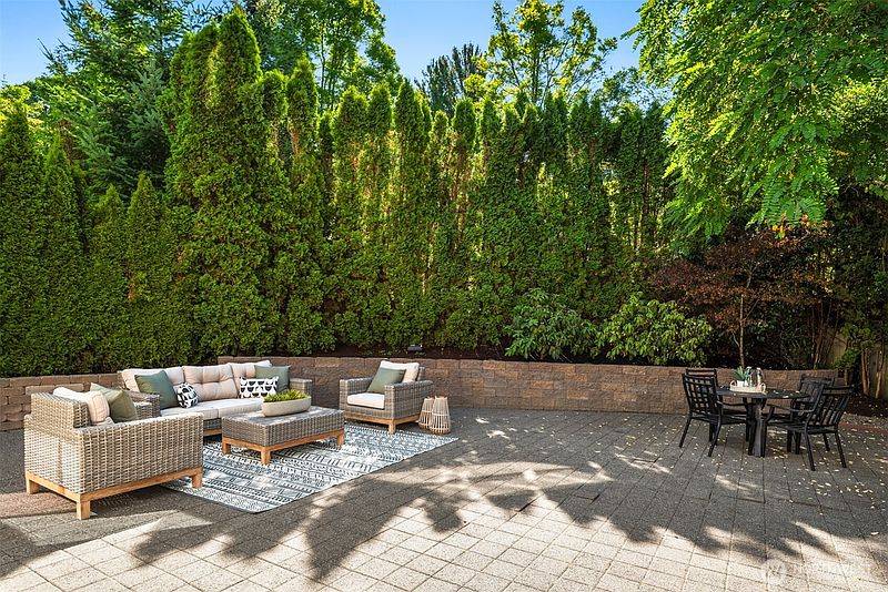5th image of 1543 NE Iris Street