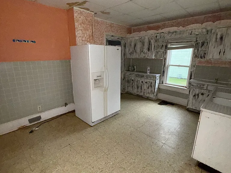 564 S Court St — Photo 10