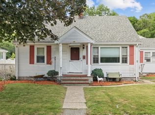 26 E Dexter Ave, Woburn, MA 01801