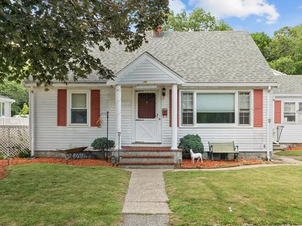 26 E Dexter Ave, Woburn, MA 01801