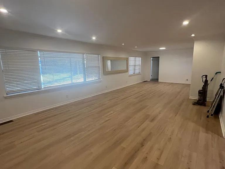 1404 Melrose Dr — Photo 22