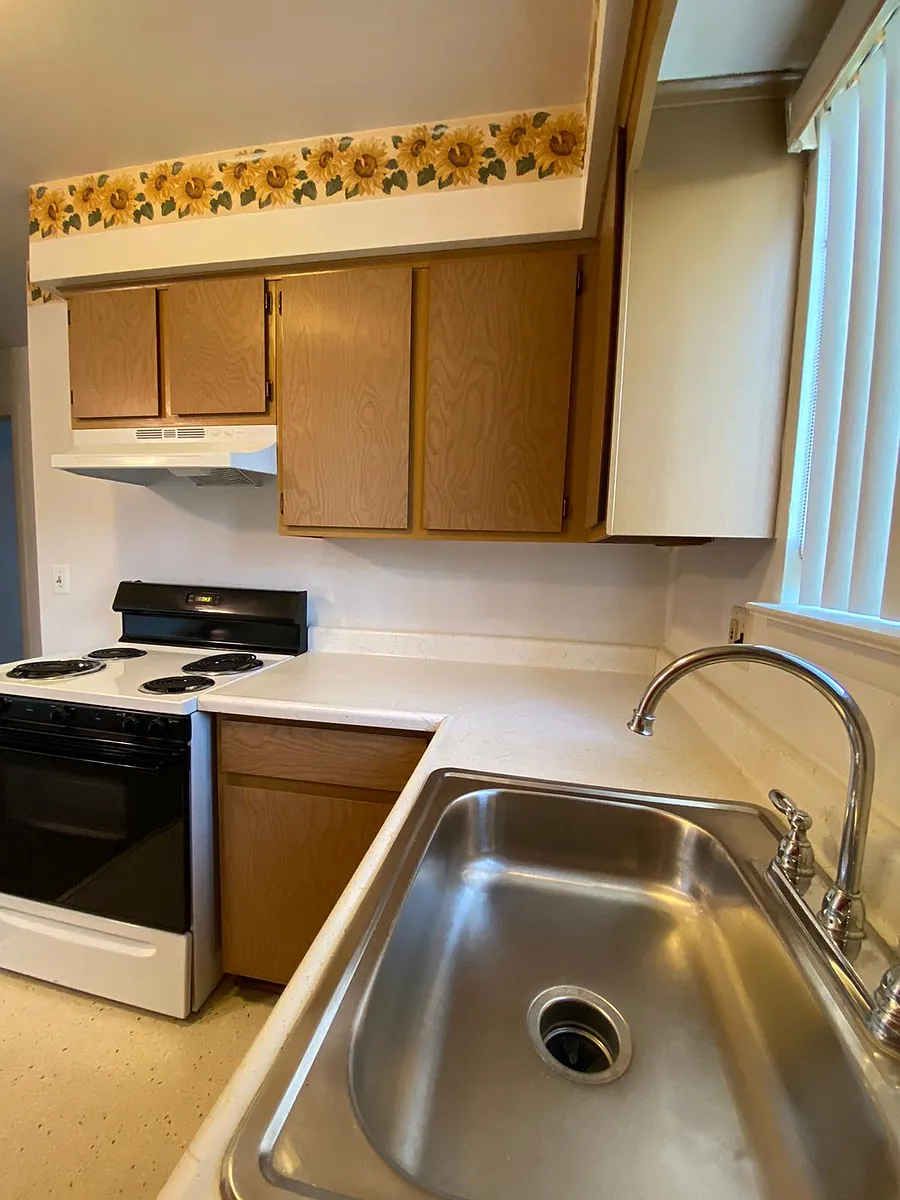 Building Photo - 1353 McLain Ave #6