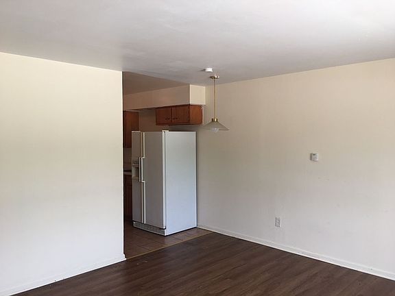 3rd image of 504 W Division St APT 3