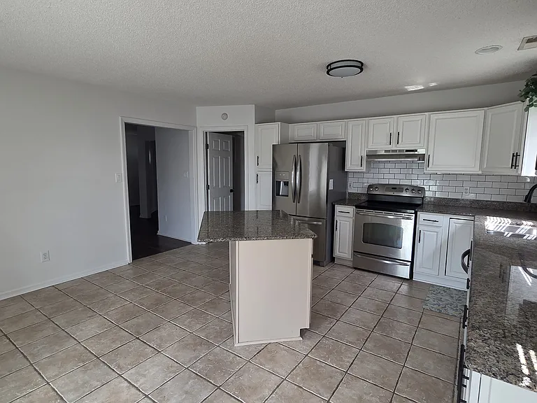 423 Spring Dr — Photo 8