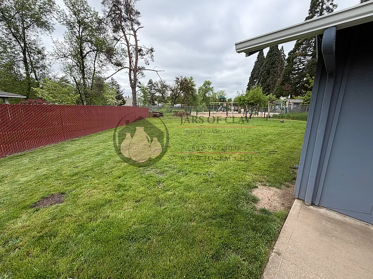 3370 Beacon Ct NE — Photo 2