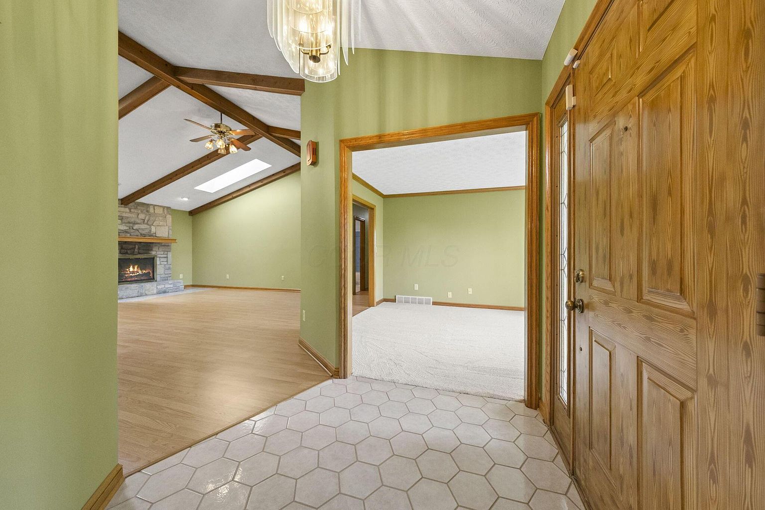 Listing photo 4 for 6002 Bowen Rd