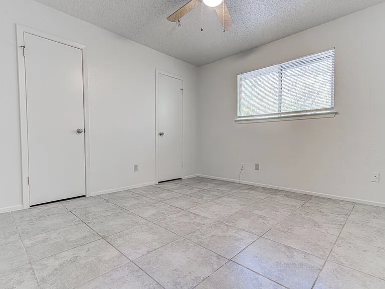 824 King Albert St — Photo 10