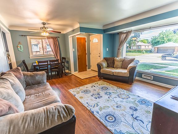 5th image of 28156 Elmira St