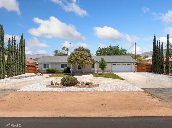 10833 Kiavan Rd, Apple Valley, CA 92308