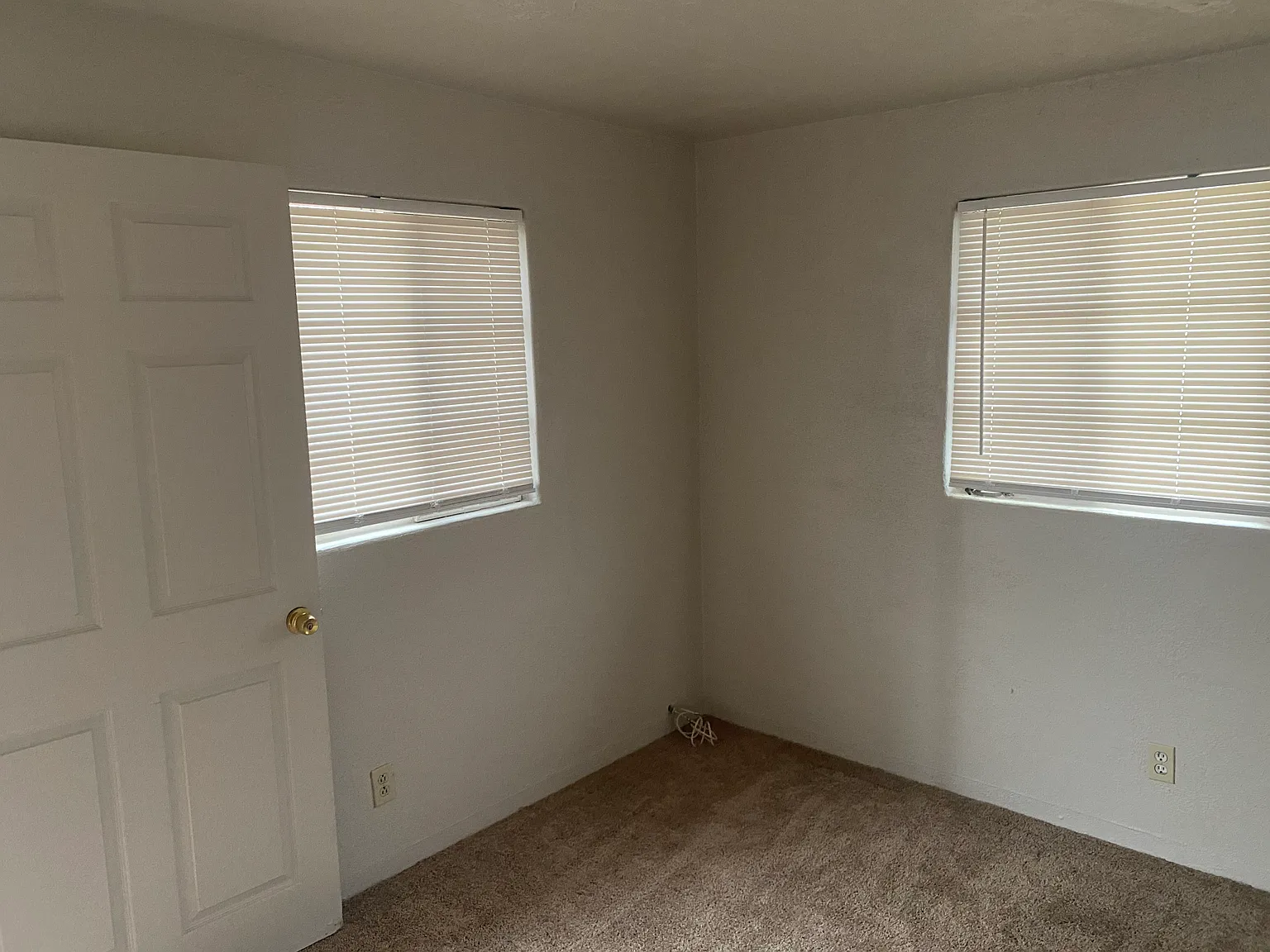 Studio, 400 sqft, $695 — Photo 1