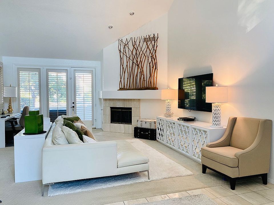 Open & Bright Living Area