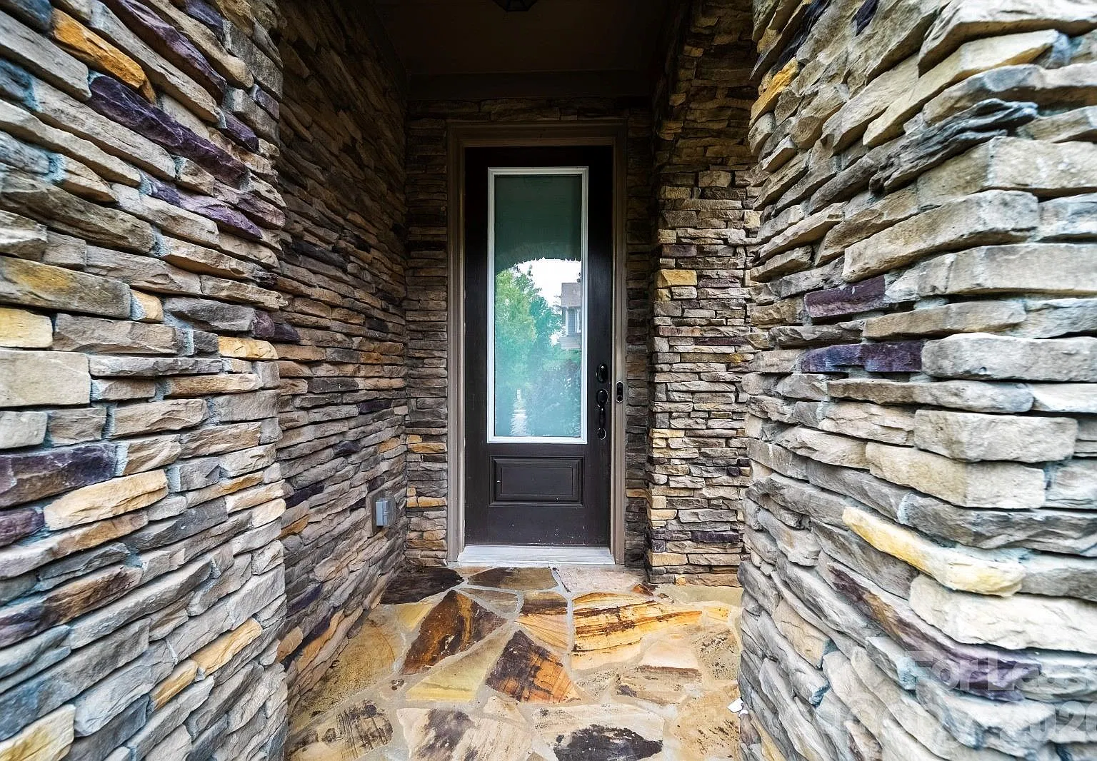 5 bed, 4.0 bath, 3841 sqft, $3,850 — Photo 4
