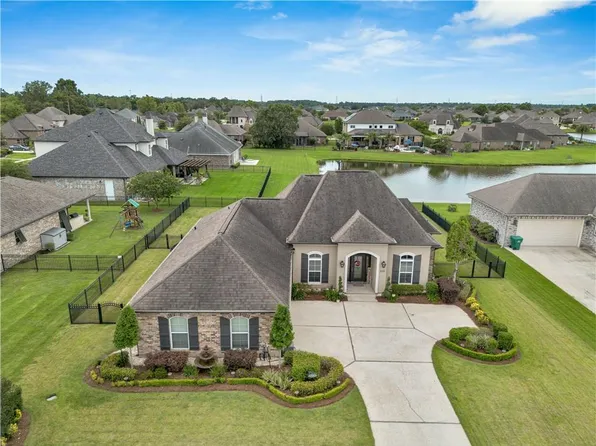 210 Lac Calcasieu Dr, Luling, LA 70070