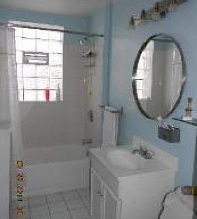 3rd image of 2837 N Sawyer Ave #2