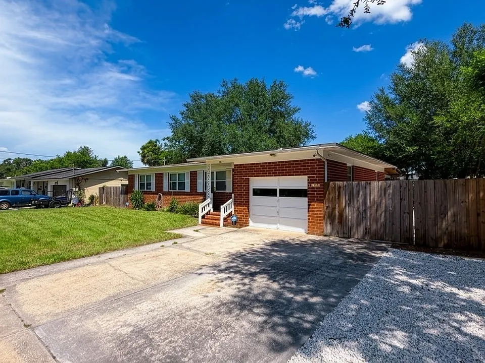 3219 Fruitwood Ln