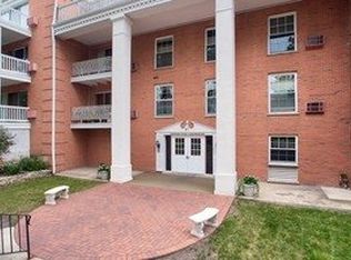 81 6th Ave #312, La Grange, IL