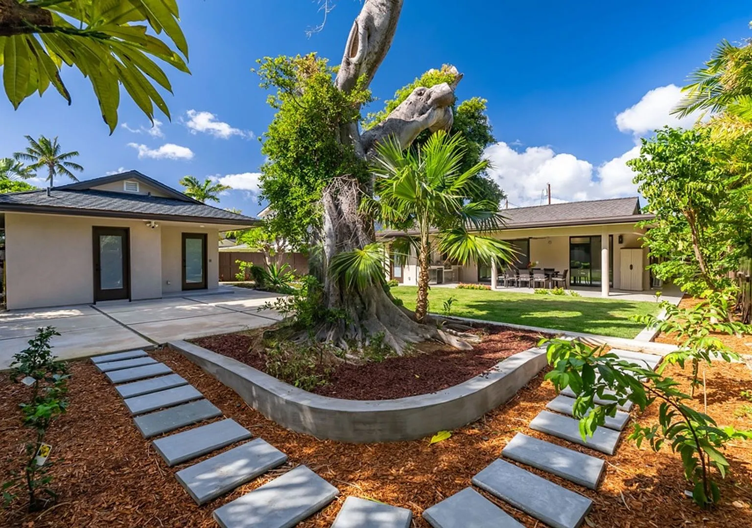 Kahala Zen: Spacious Modern Oasis w/ Studio, Garden & Lush Garden — Photo 1