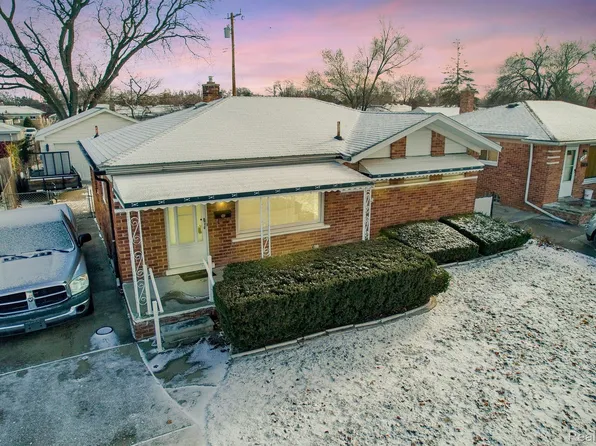 462 Clair St, Garden City, MI 48135