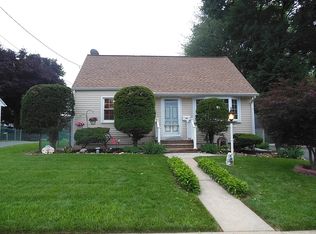 12 Sine Rd, Edison, NJ 08817