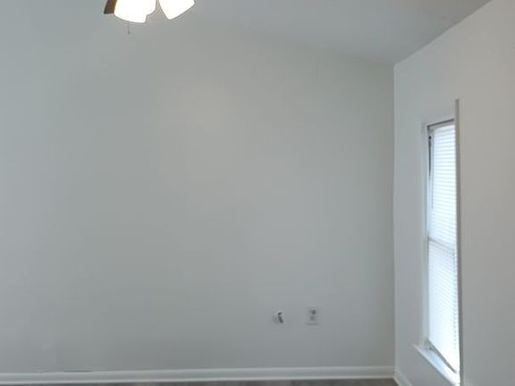 4th image of 429 W Wisconsin Ave #1/2