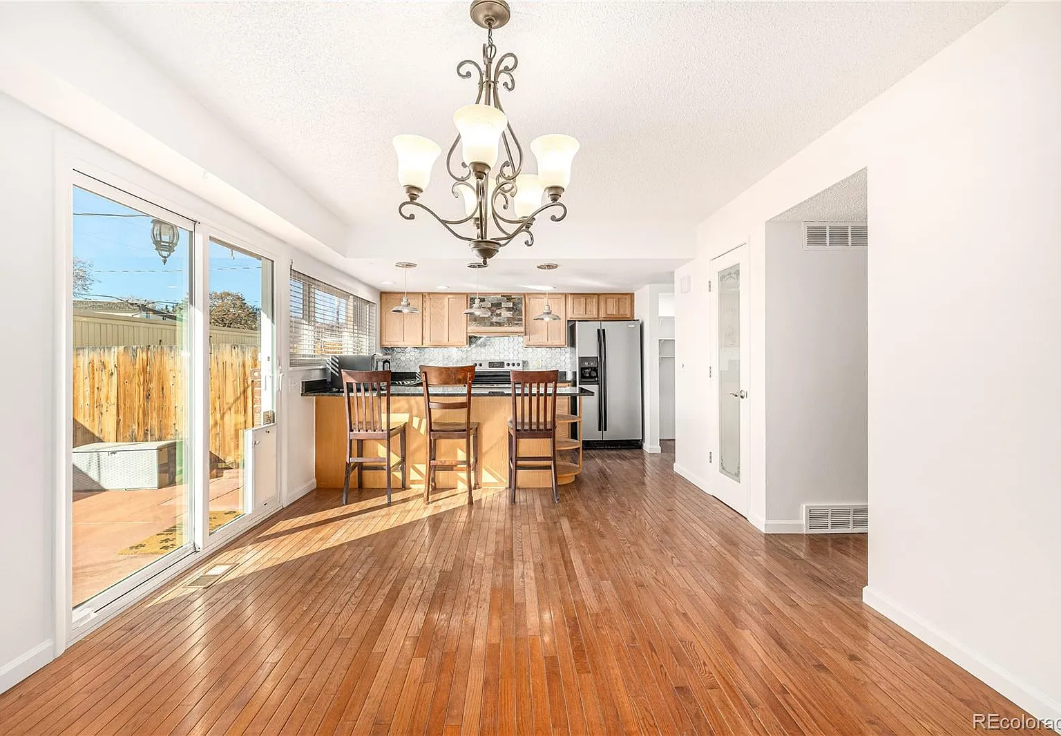 5 bed, 4.5 bath, 2412 sqft, $3,450 — Photo 4