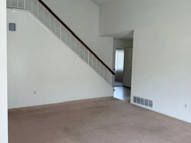 812 Plaza Flora — Photo 14