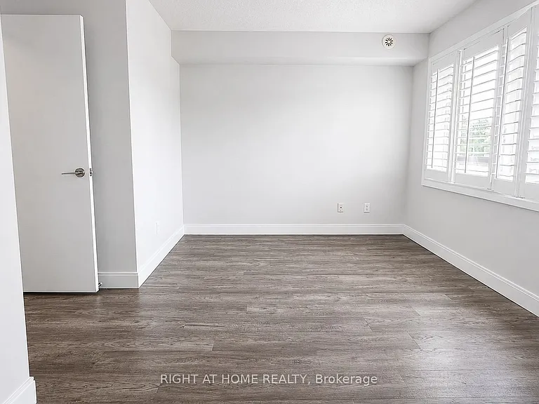 330 Village Green Sq #41 — Photo 14