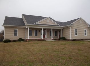 371 N Shore Rd, Locust Hill, VA 23092