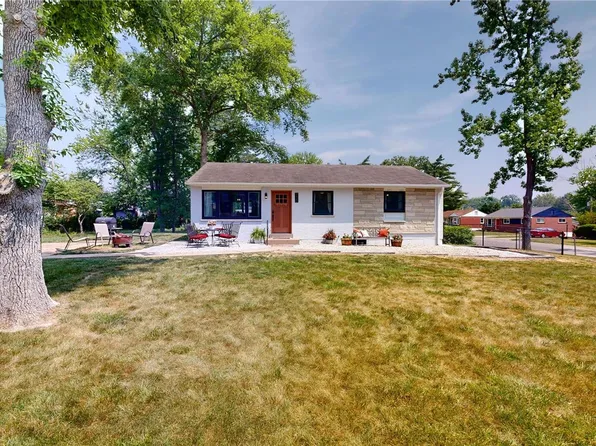 9940 Chantenay Dr, Saint Louis, MO 63123