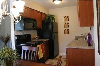 5th image of 232 Middletown Sq