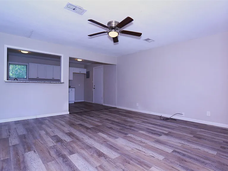 130 Bennett Dr — Photo 2