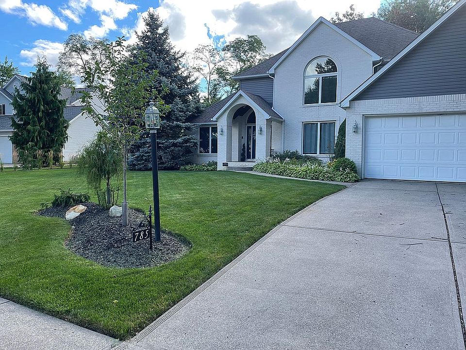 1st image of 785 Blossom Dr