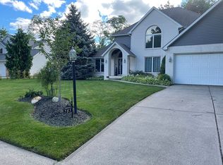 785 Blossom Dr, Amherst, OH 44001