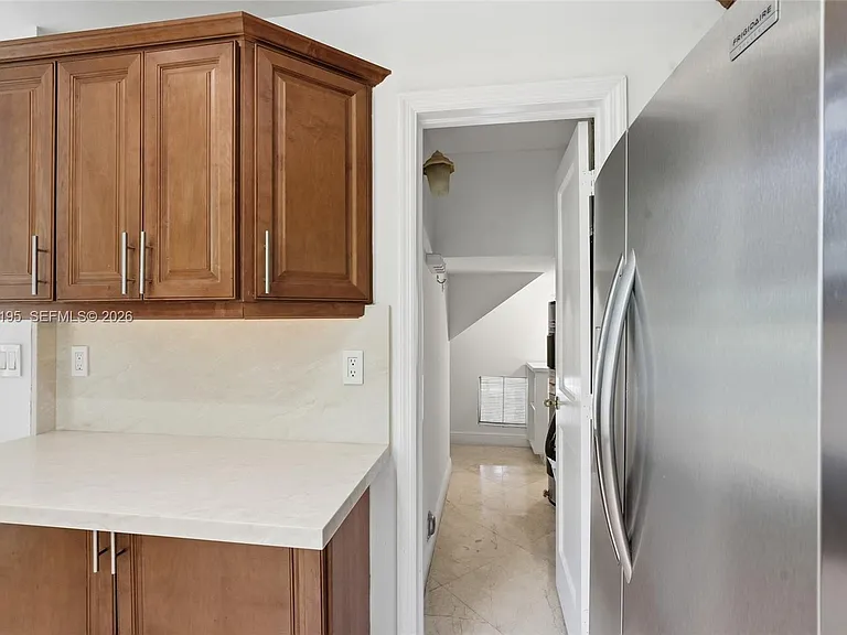 592 Fernwood Rd #B — Photo 12