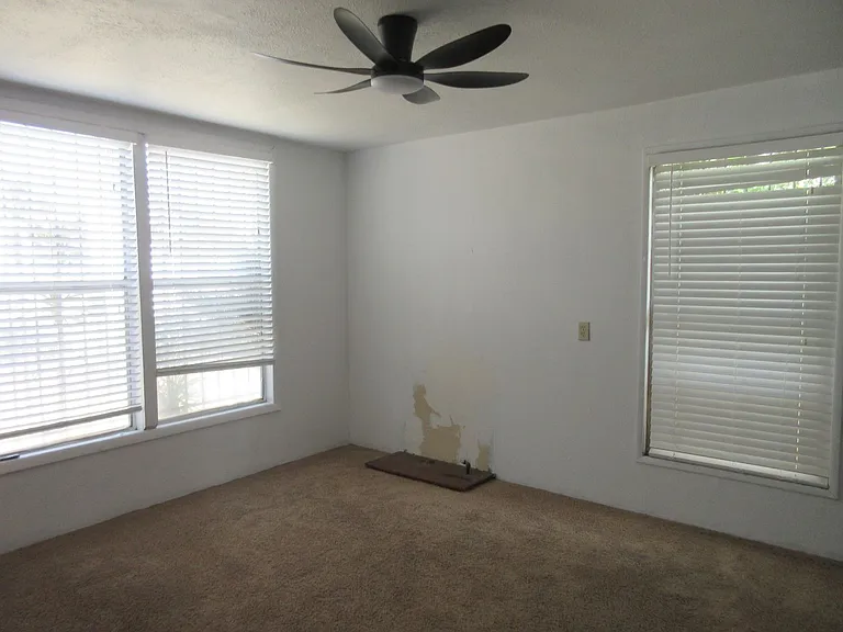 1116 N O'Melveny Ave — Photo 13