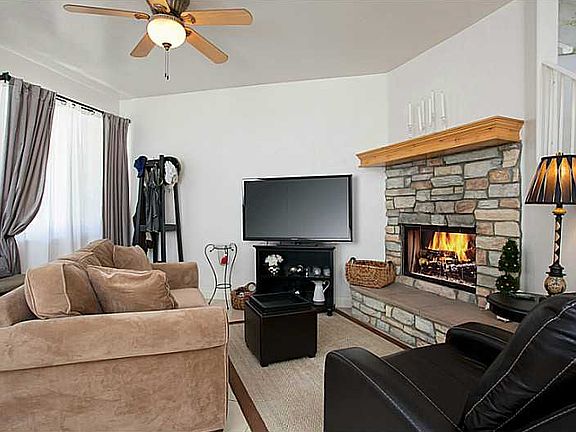 3rd image of 1017 W Fairway Blvd