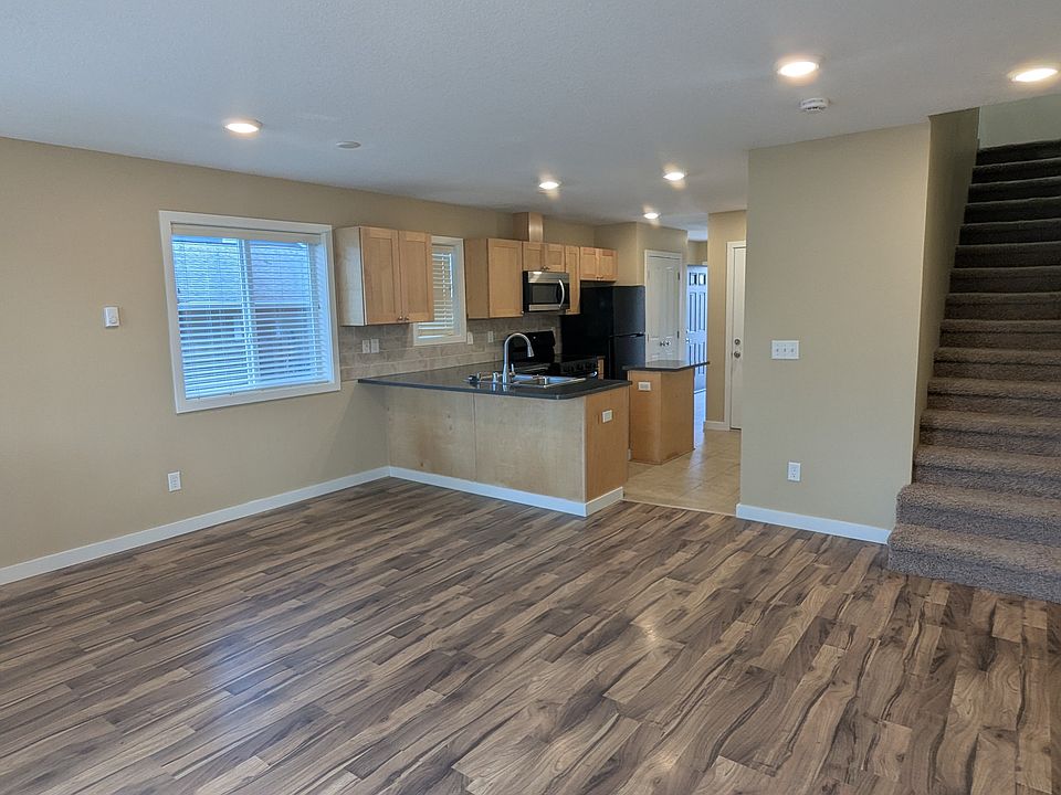 1st image of 10419 NE 5th Cir