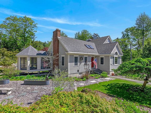 3rd image of 12 Touchstone Drive