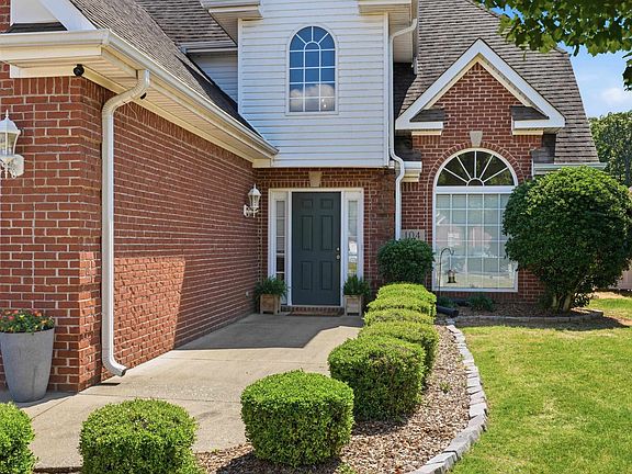 2nd image of 104 Helen Dr