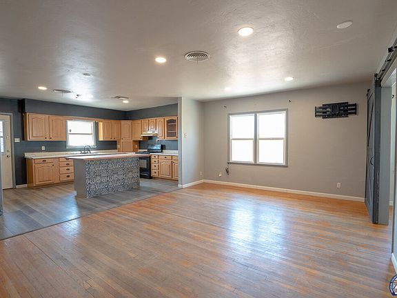 3rd image of 361 N 1st St
