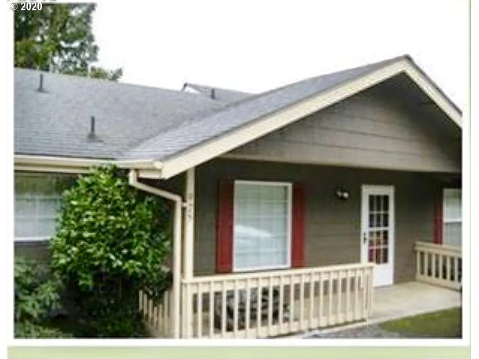 975 Old County Rd photo 1