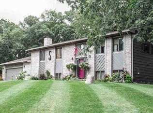 10 Oakwood Dr, Lincoln, IL 62656