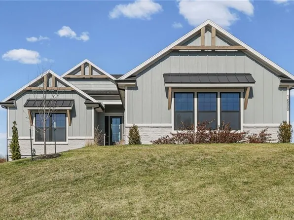 2200 S Quail Dr, Independence, MO 64057