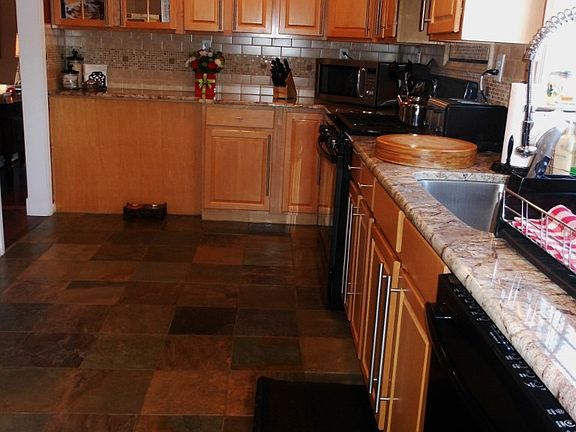 4th image of 144 Ardmaer Dr #1