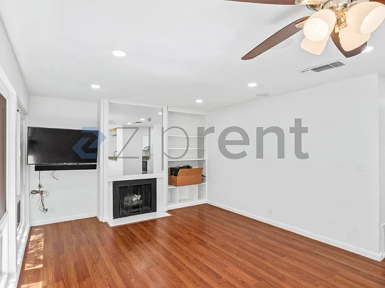 2101 Vanderslice Ct #14 — Photo 5