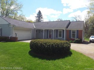 875 W Dawson Rd, Milford, MI 48381